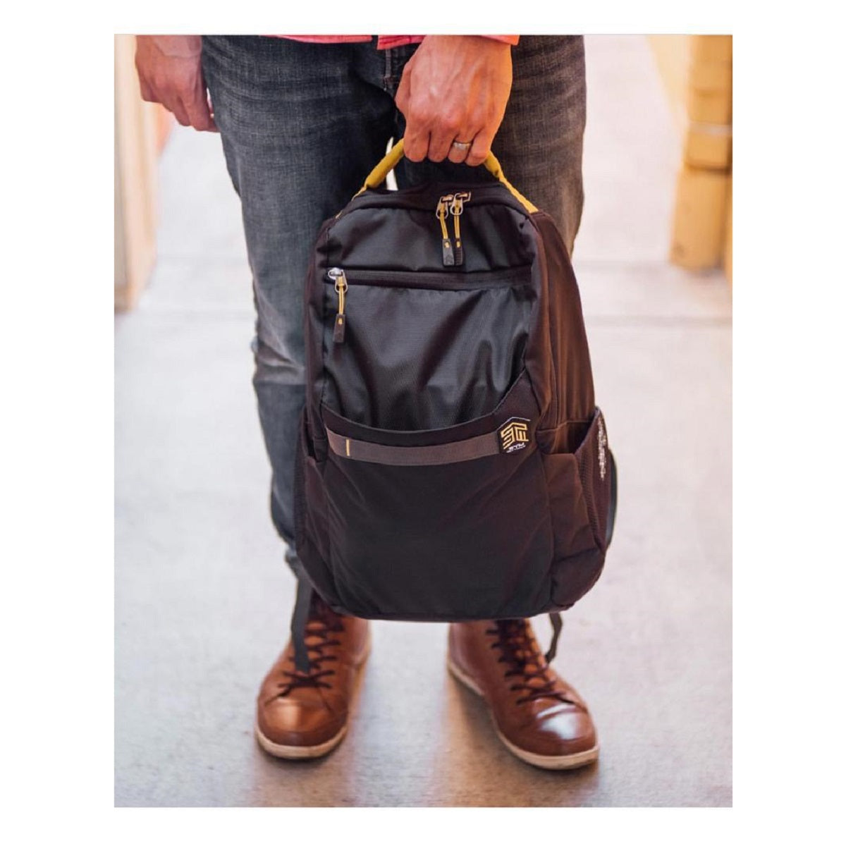 stmgoods_Stories_Saga_black_handle_straps.jpg