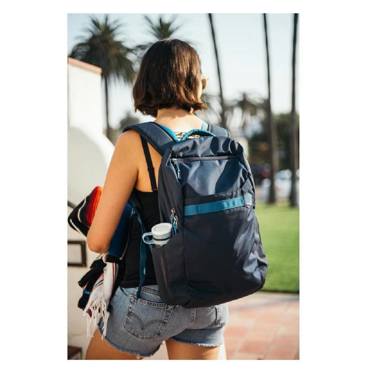 stmgoods_Stories_Saga_navy_blue_beach.jpg