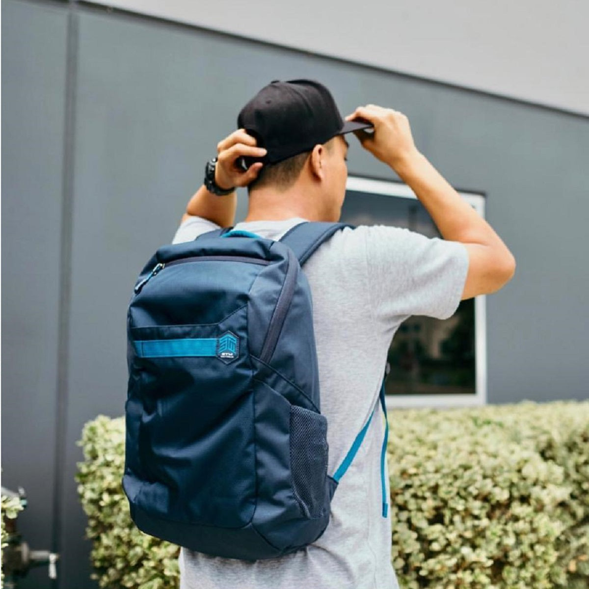 stmgoods_Stories_Saga_navy_blue_on_body.jpg