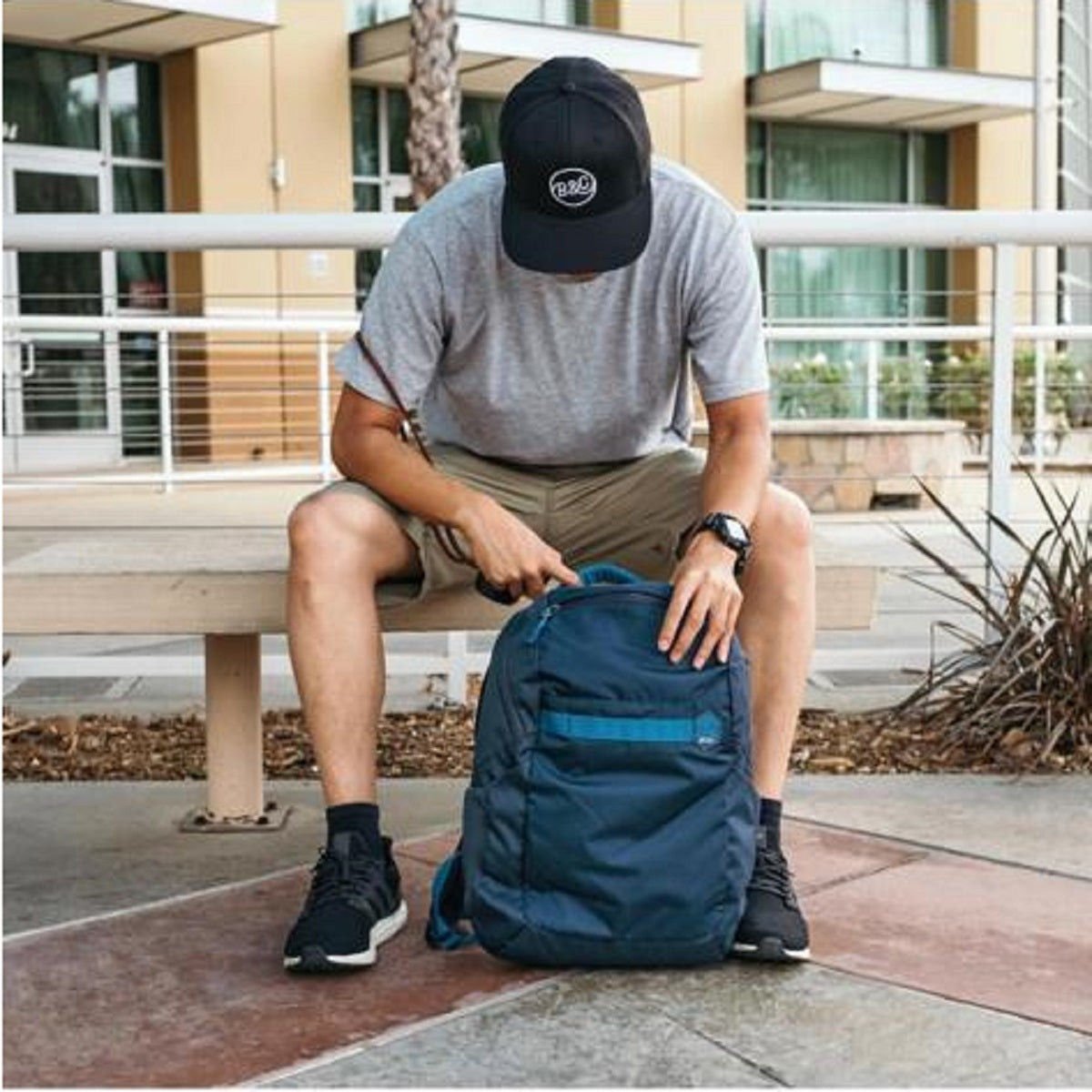 stmgoods_Stories_Saga_navy_blue_on_body_flat.jpg