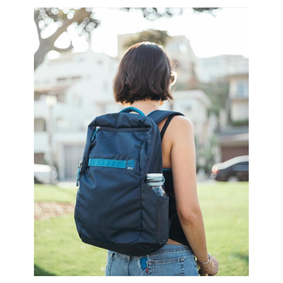 stmgoods_Stories_Saga_navy_blue_outdoor.jpg