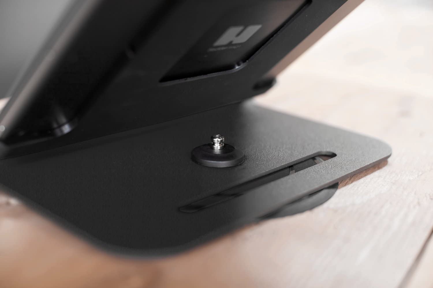 Kensington WindFall® Tablet Stand