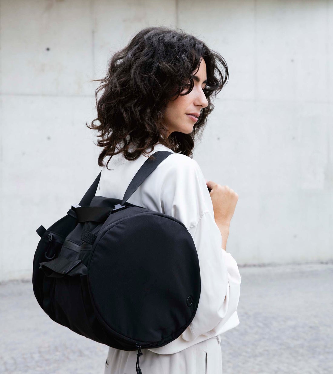 Notabag_Duffel_Black_convertibla_backpack.jpg