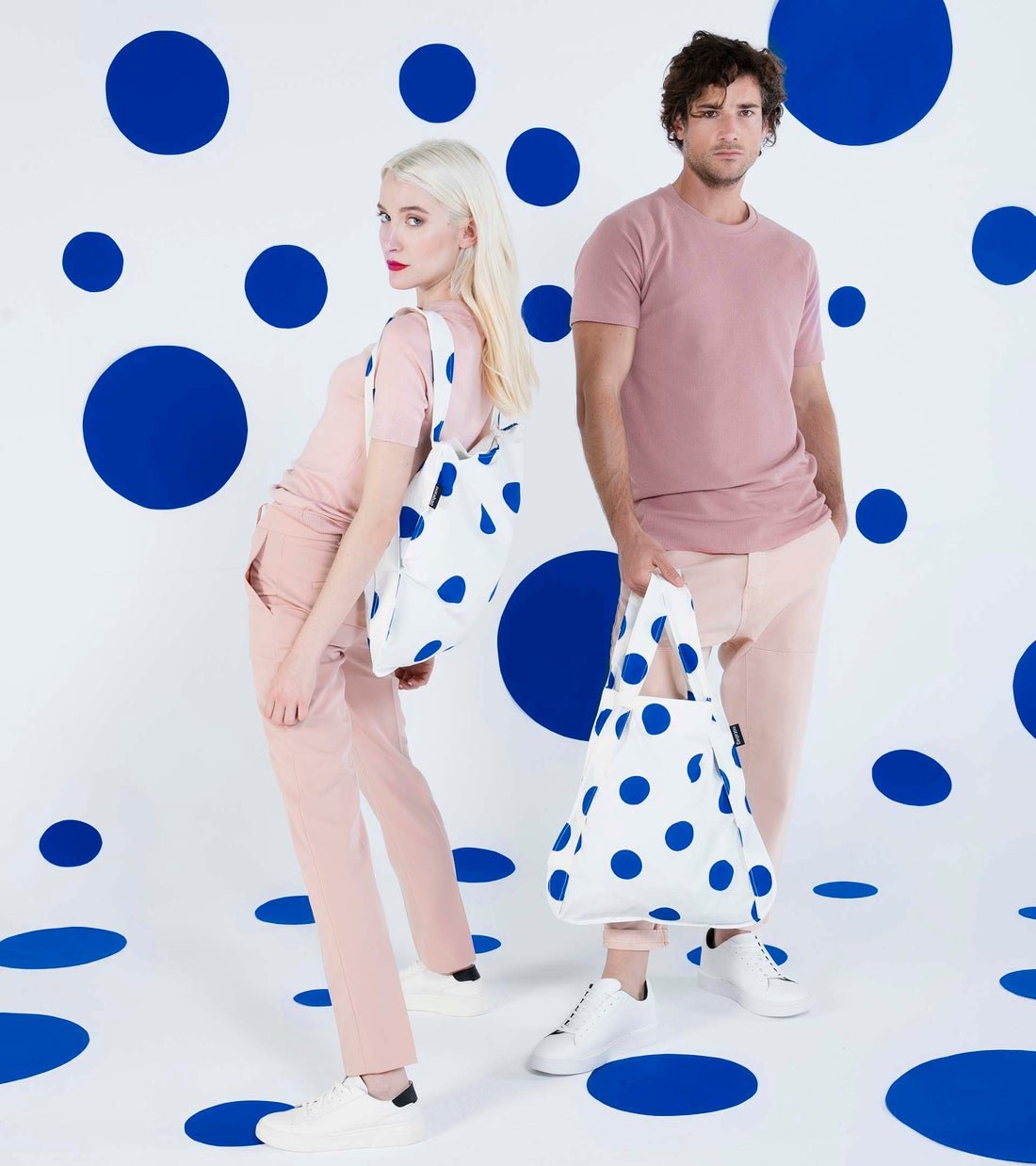 Notabag_backpack_Marine_dots_lifestyle_glocery_shopping_bag.jpg